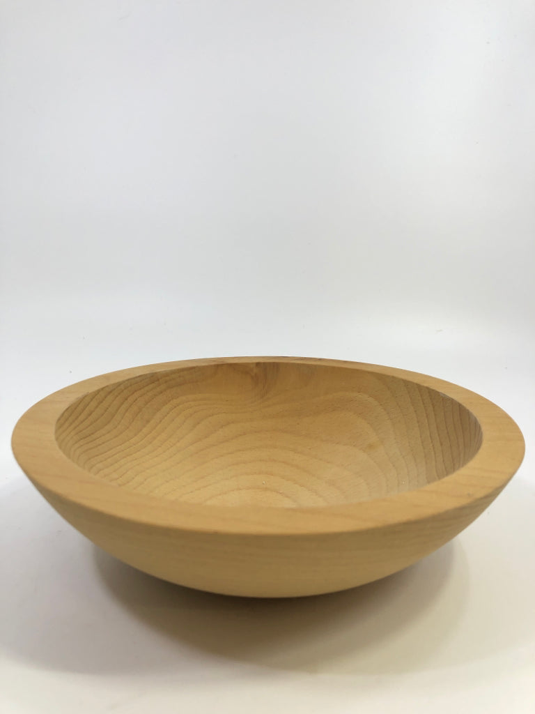 WOOD CARVED BOWL.