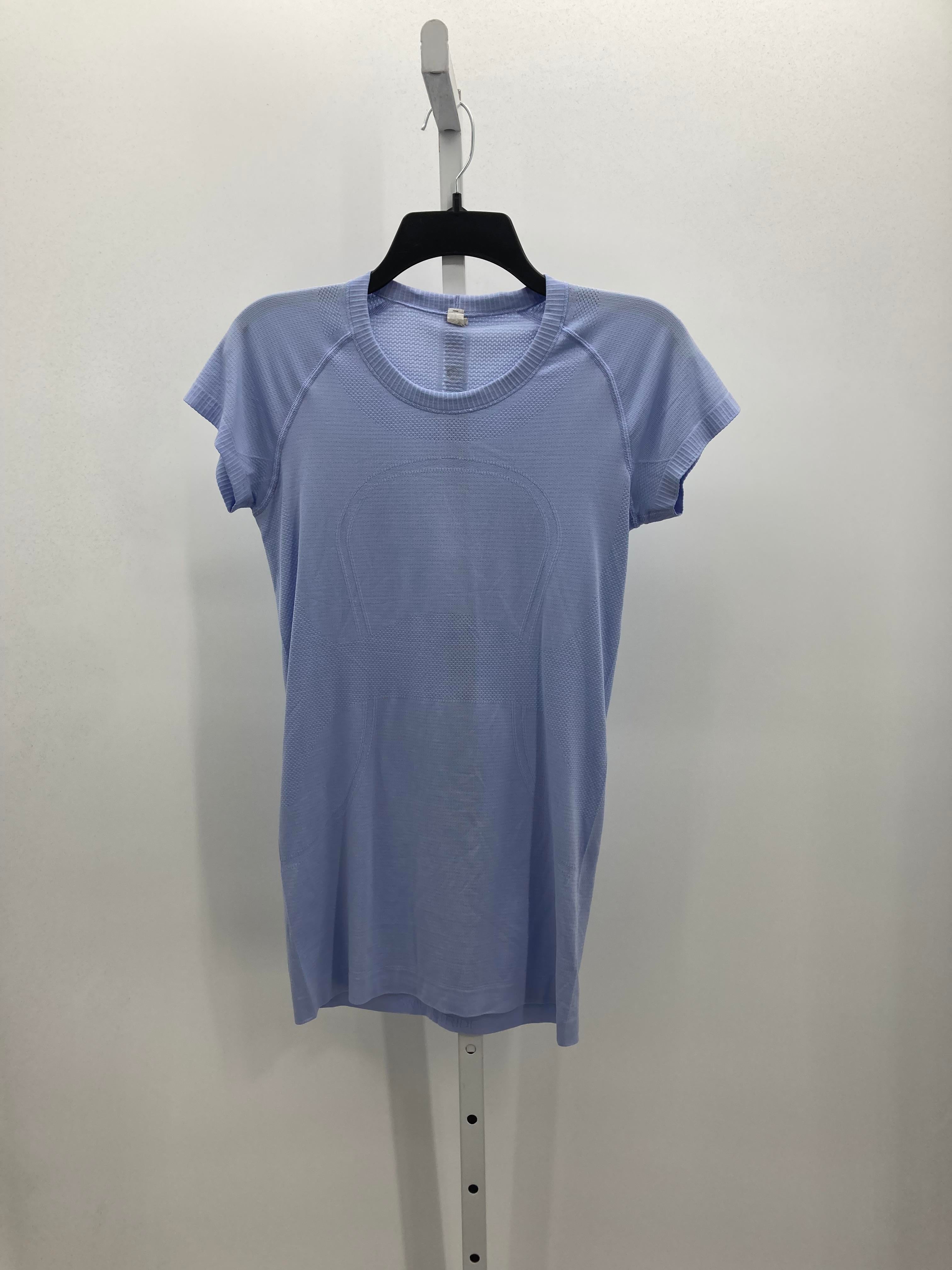 Lululemon Size 8 Misses Short Sleeve Shirt