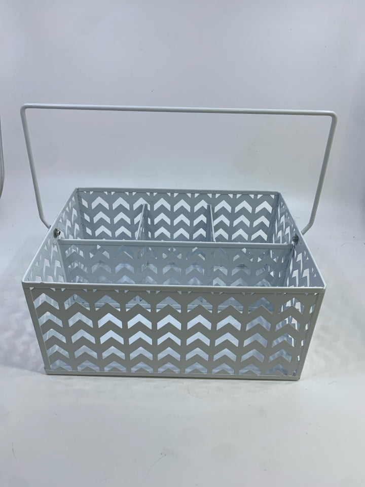 WHITE METAL ORGANIZER W/HANDLE.