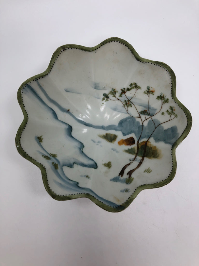 VTG GREEN/WHITE PORCELAIN CATCH ALL DISH W/LEGS.