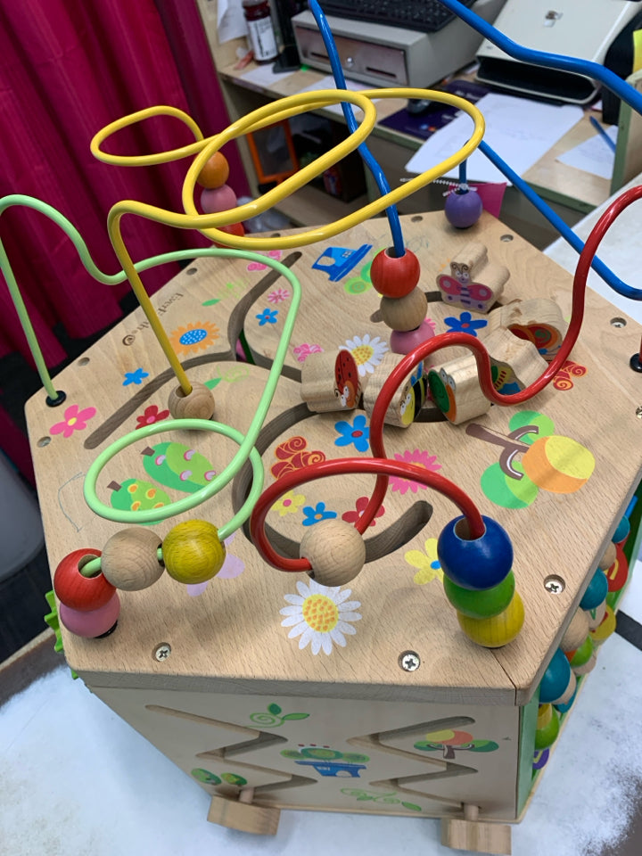 EverEarth Garden Activity Cube.