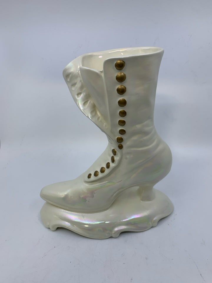VTG CERAMIC IRIDESCENT CREAM COLORED VICTORIAN BOOT VASE 1983.