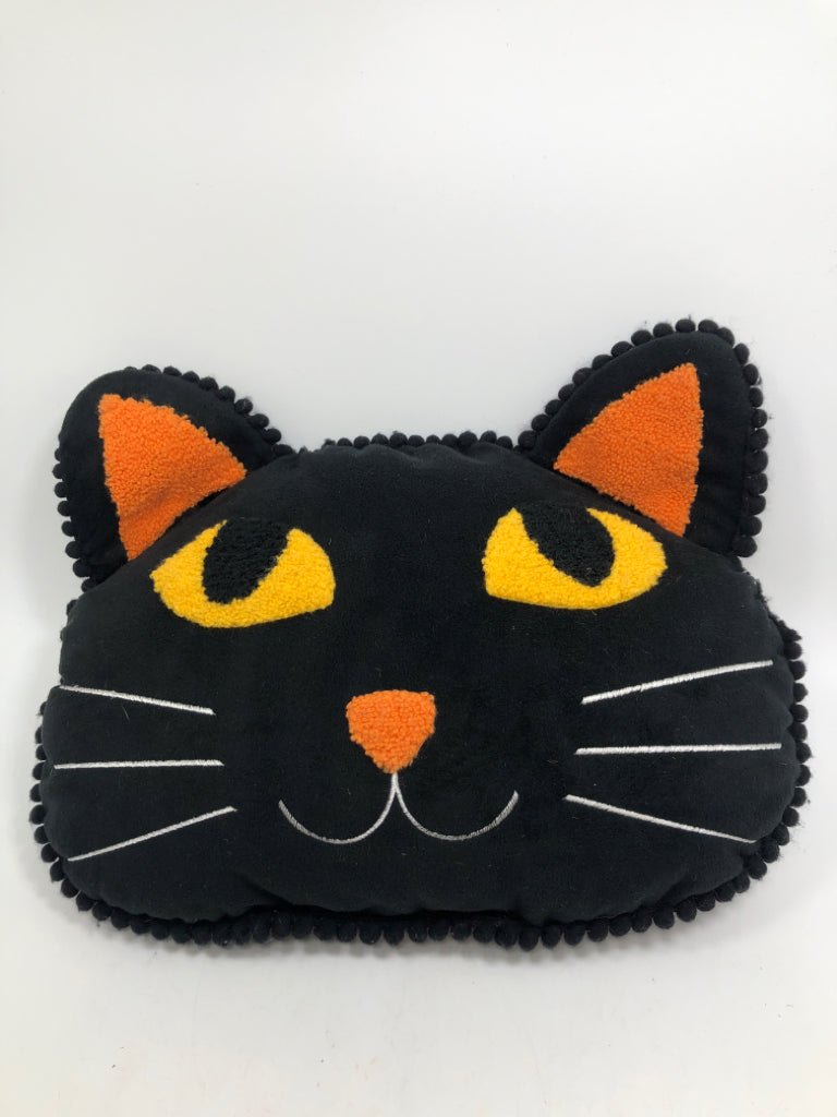 BLACK CAT FACE PILLOW.