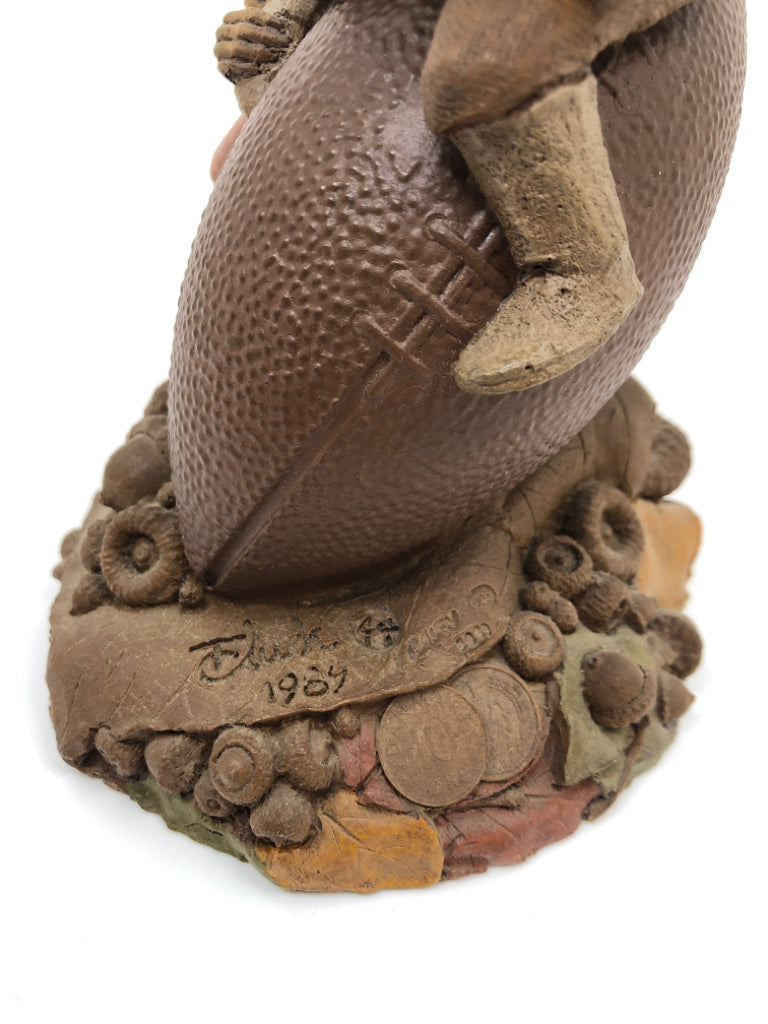 VTG TOM CLARK "SPLIT-T & FLEX-D" CLAY GNOME ON FOOTBALL FIGURINE.