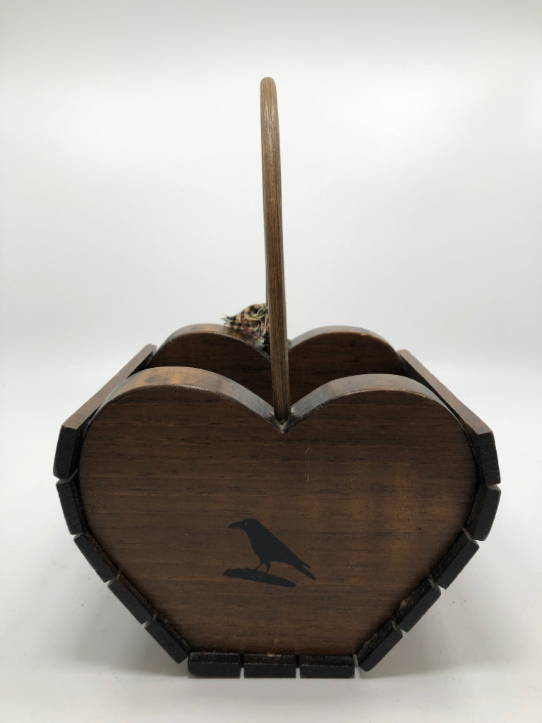 WOODEN BIRD-PRINTED HEART BASKET.