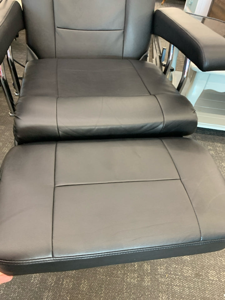 BLACK FAUX LEATHER ELECTRIC RECLINER.