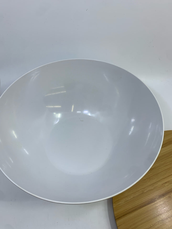 BLUE LEAF PLASTIC BOWL W/WOODEN LID.