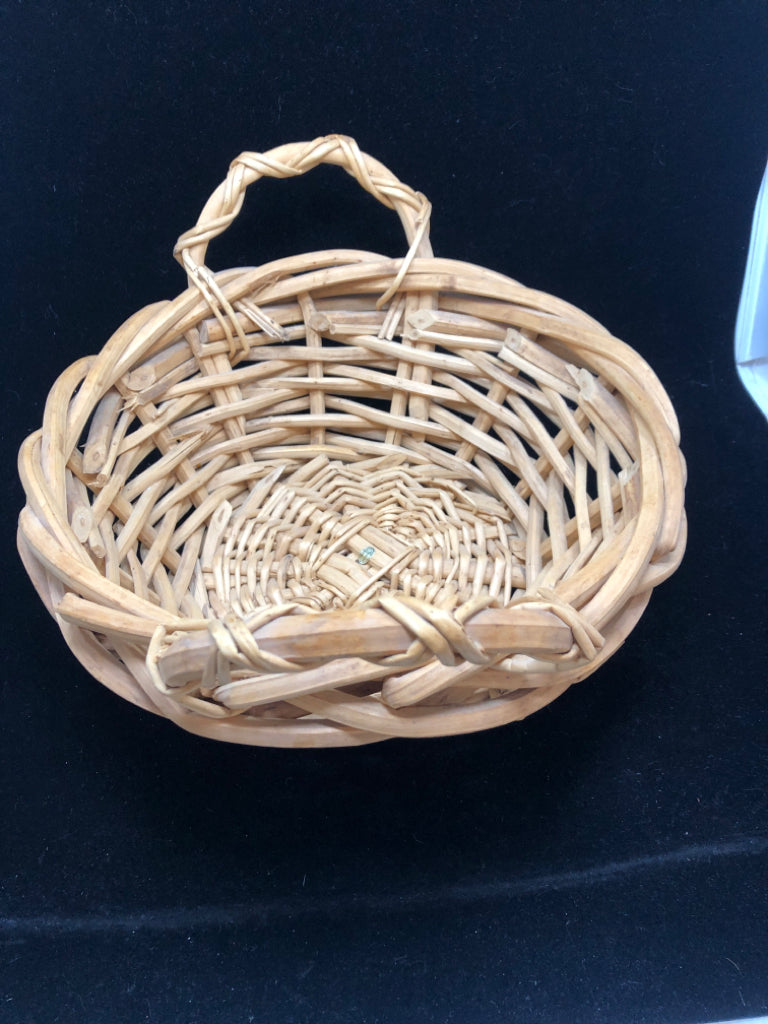 THICK WOVEN BASKET- DOUBLE HANDLES.