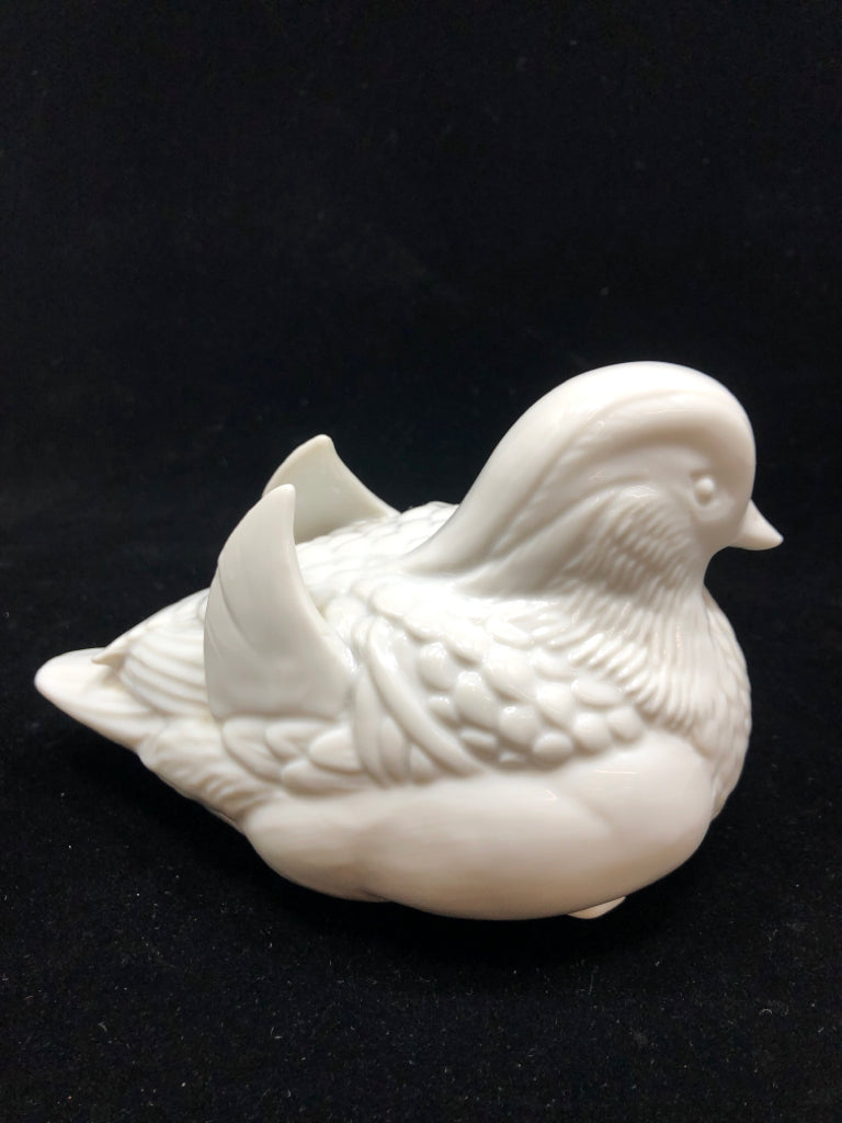 VTG WHITE PORCELAIN MANDARIN DUCK FIGURINE.