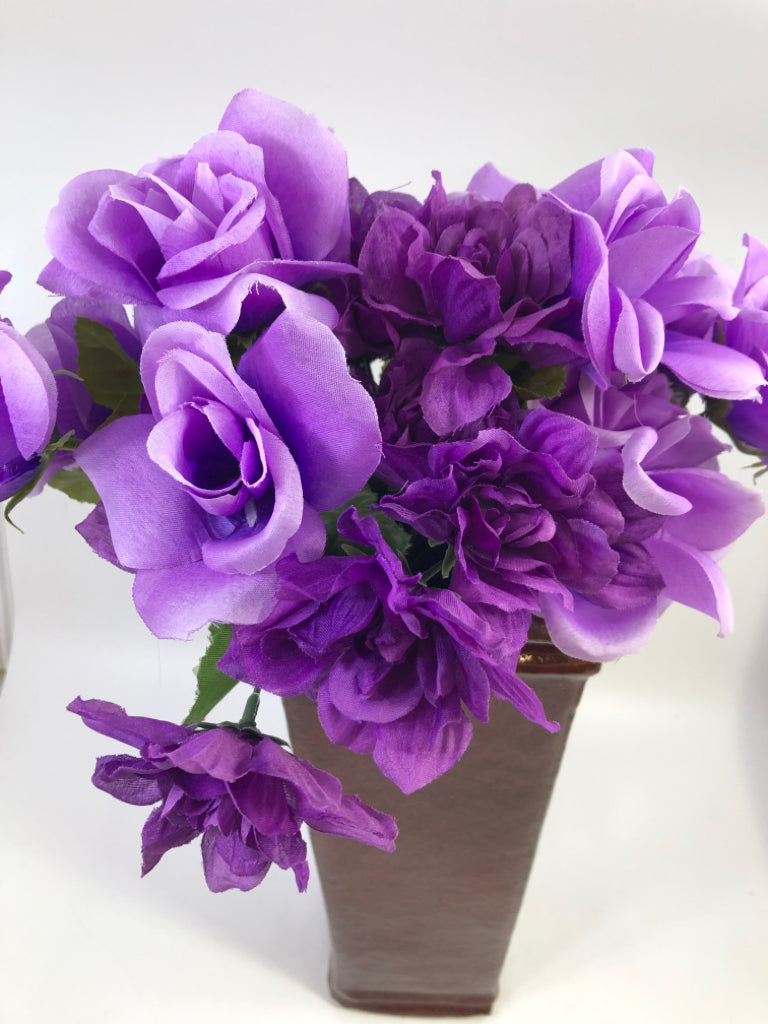 RED CERAMIC SQUARE VASE W/FAUX PURPLE FLOWERS.