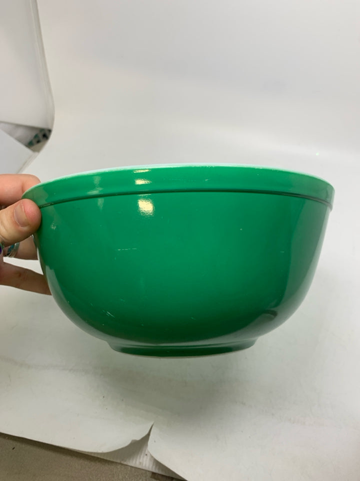VTG PYREX PRIMARY GREEN MIXING BOWL.
