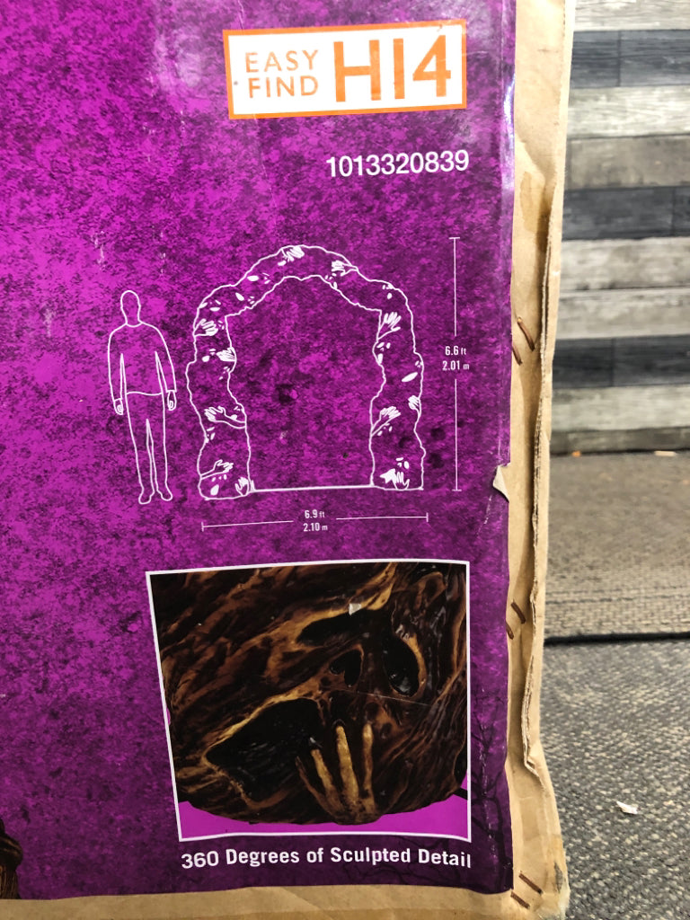 NIB TWISTED SOULS INFLATABLE ARCHWAY.