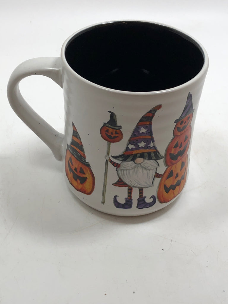 COBWEBS & CAULDRONS HALLOWEEN MUG.