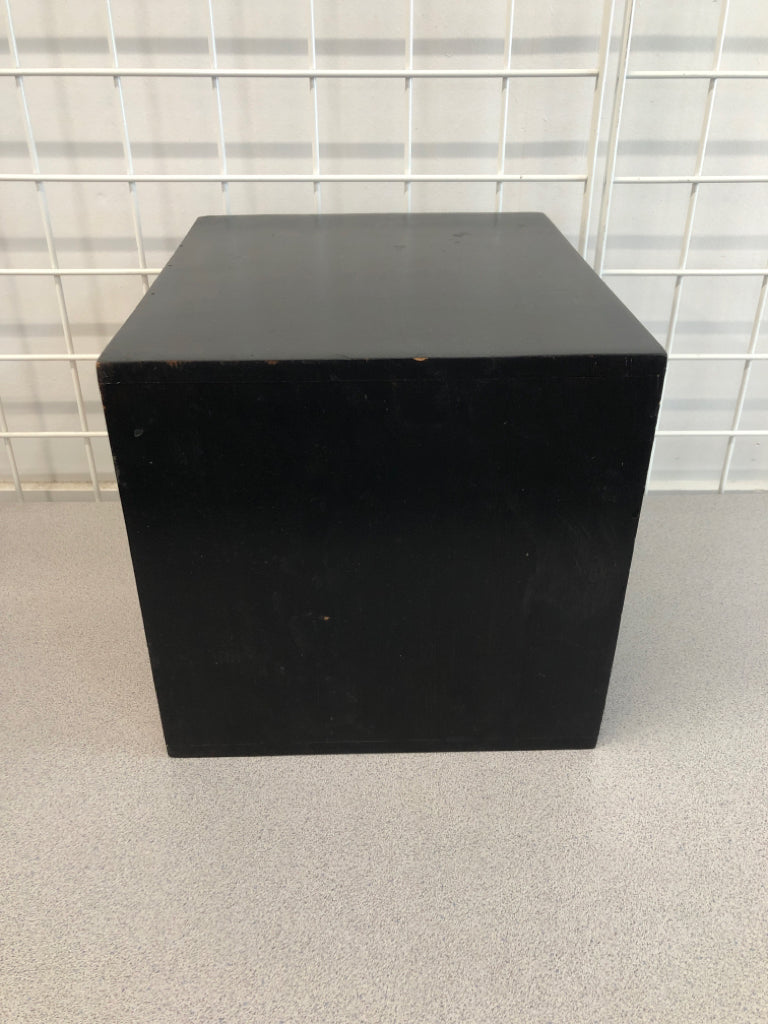 4-CUBBY BLACK ORGANIZER W/2 BINS.