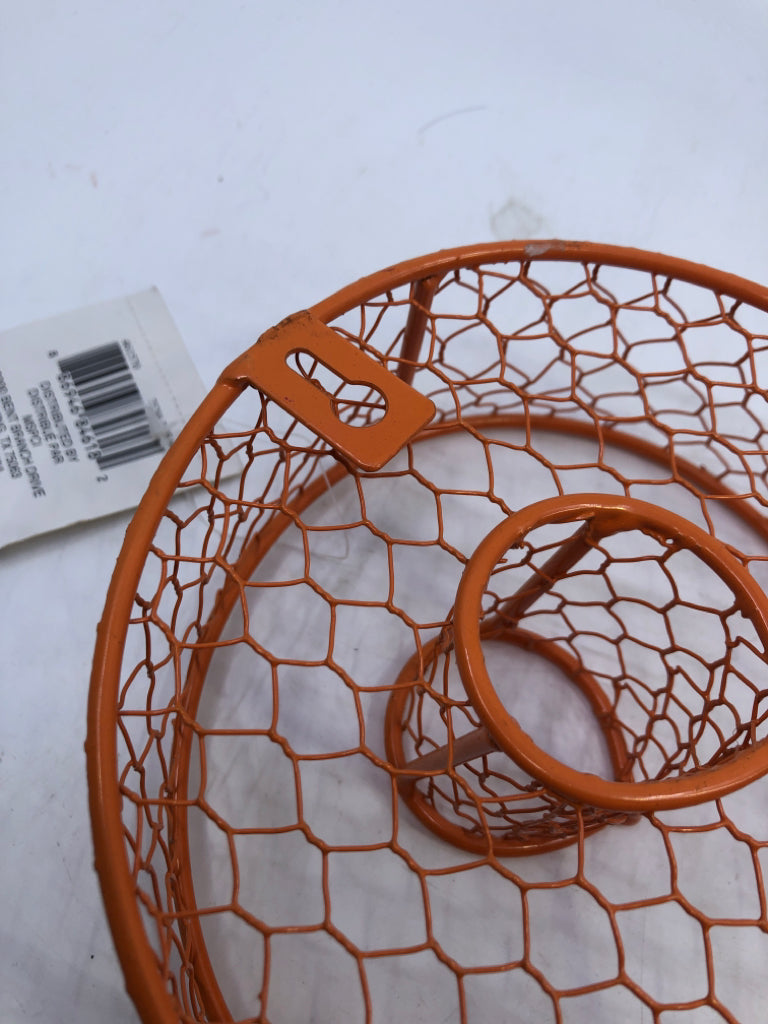 "&" ORANGE WIRE WALL ART.