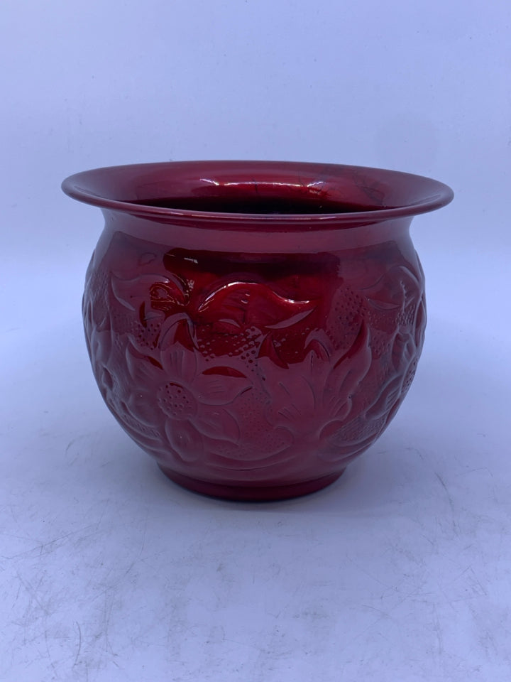 RED METAL EMBOSSED PLANTER.