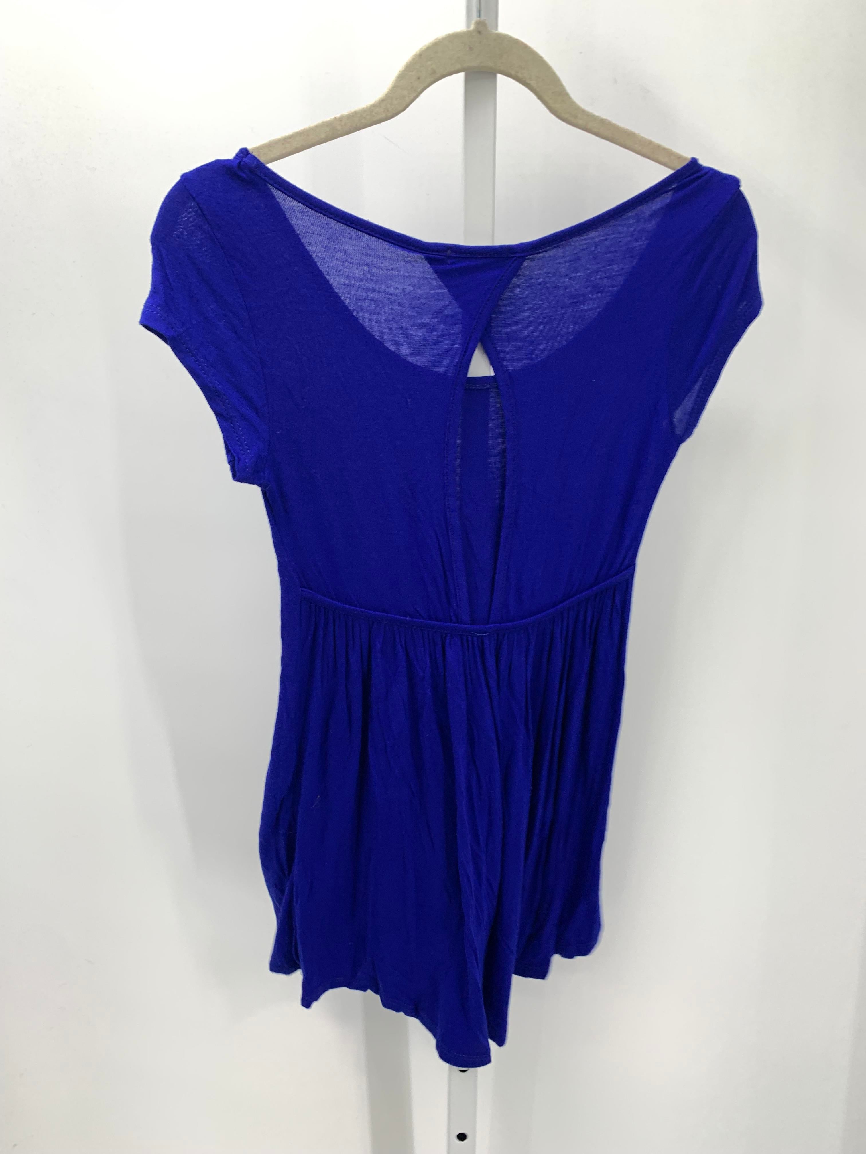 Size Small Juniors Short Sleeve Shirt