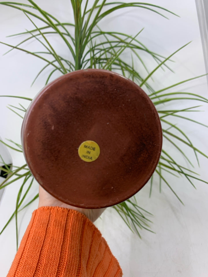 MAROON HAMMERED METAL VASE W/ FAUX GRASS.