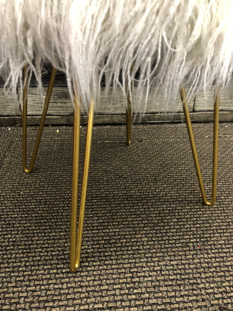 FUZZY STOOL W/GOLD METAL LEGS.