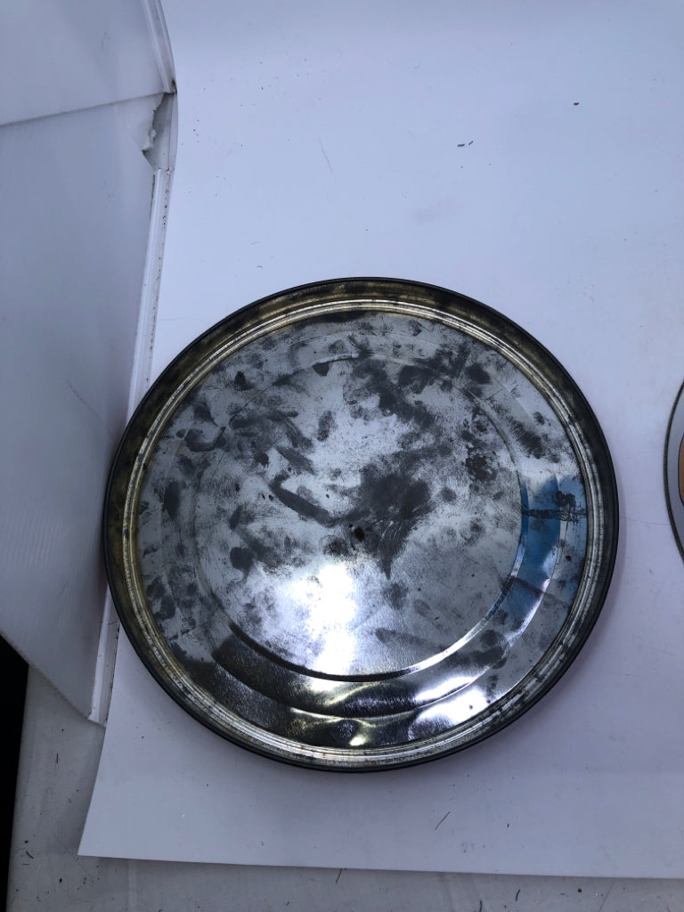 VTG MICKEY AND FRIEND METAL TIN.