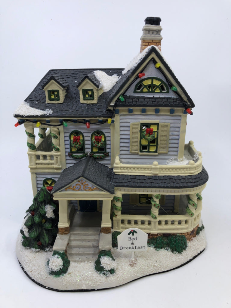 ST NICHOLAS SQUARE BED & BREAKFAST CHRISTMAS VILLAGE.