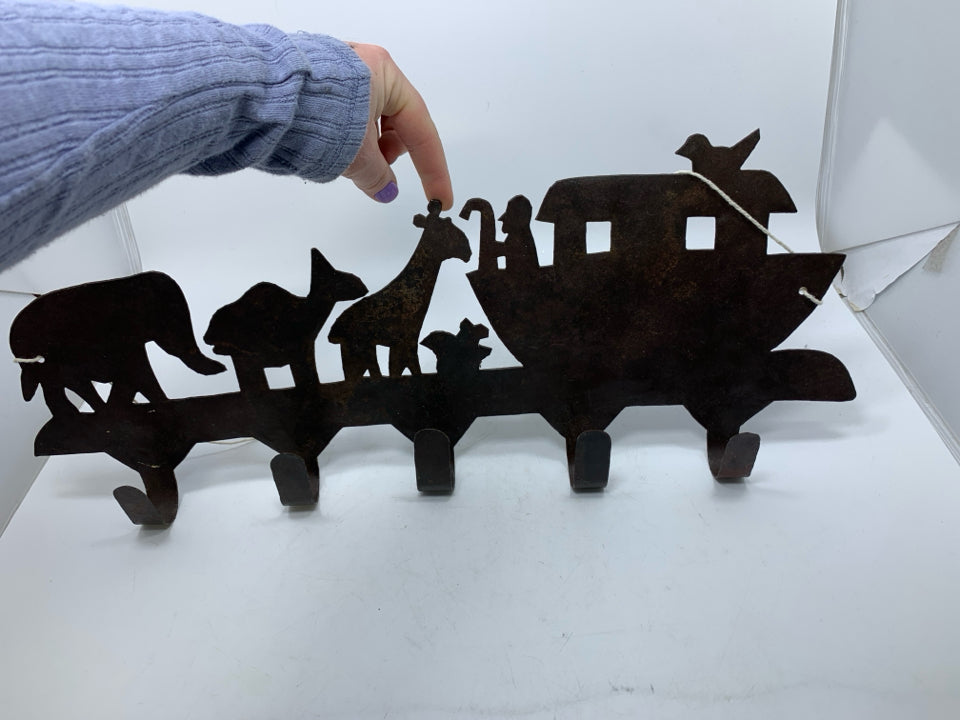 METAL NOAH'S ART HOOKS.