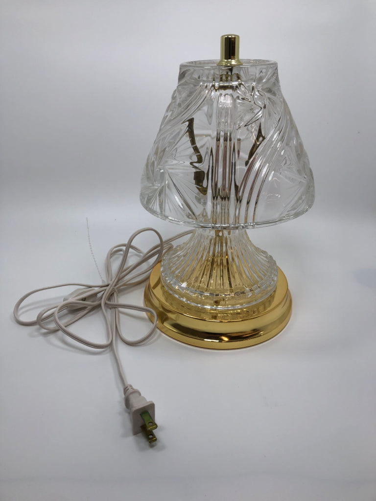 SMALL CUT GLASS LAMP ON GOLD BASE.