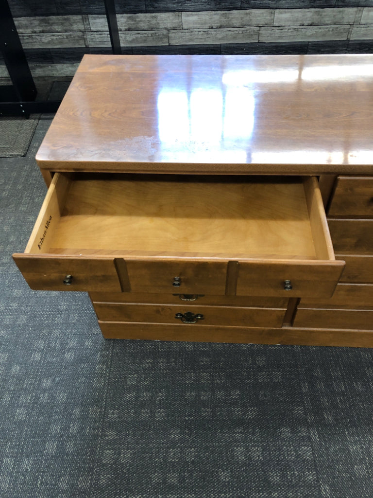 6 DRAWER WOOD DRESSER.