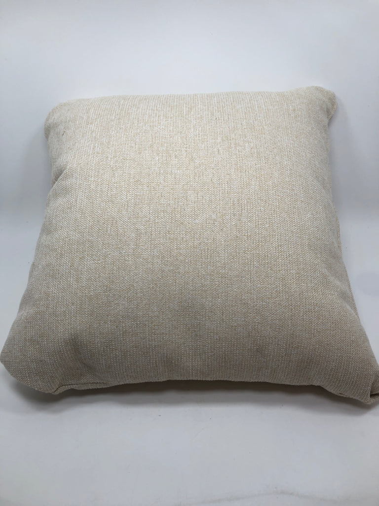 SOFT CREAM PILLOW.