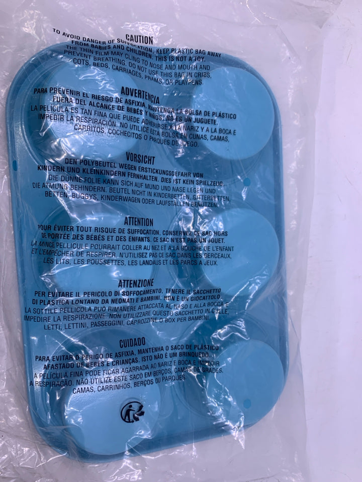 NIP BLUE LARGE MUFFIN PAN.