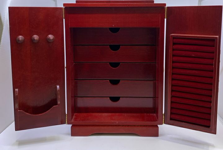 CHERRY WOOD ASIAN STYLE JEWELRY BOX W/ GOLD METAL DETAILS.