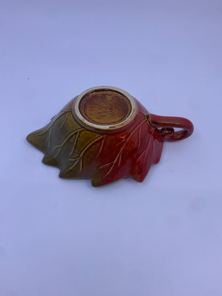 MAPLE LEAF SERVING DISH W/HANDLE.
