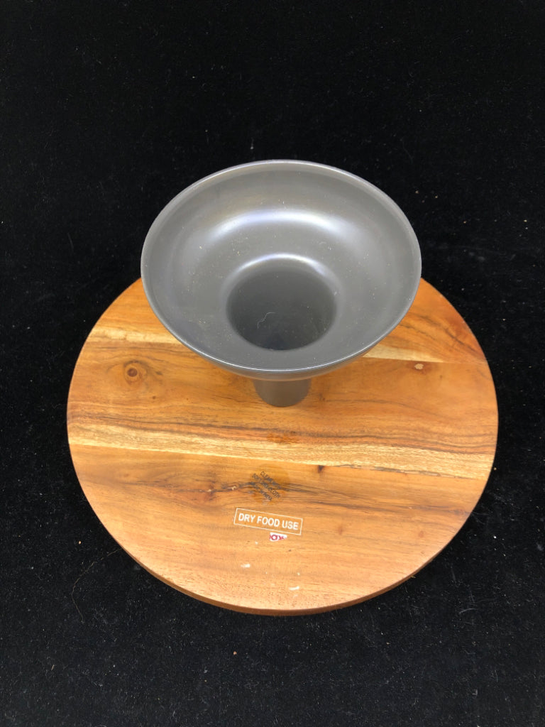 METAL BASE WOOD TOP CAKE STAND.