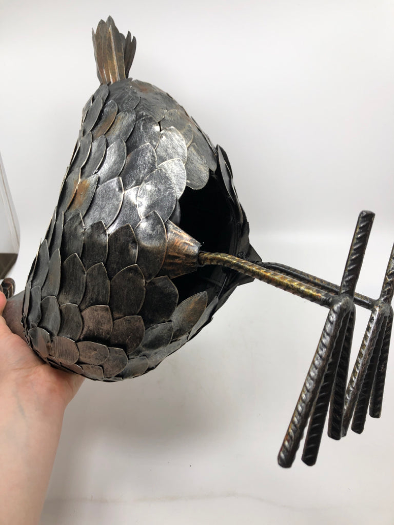 GALVANIZED METAL CHICKEN DECOR.