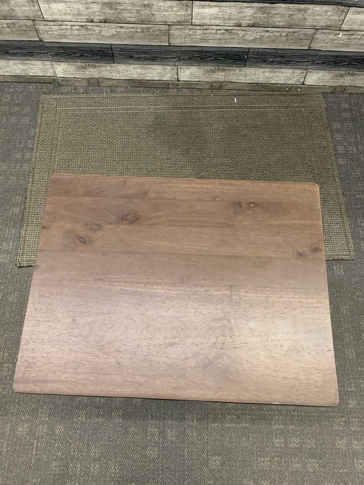 BROWN FOLDING TV TRAY.