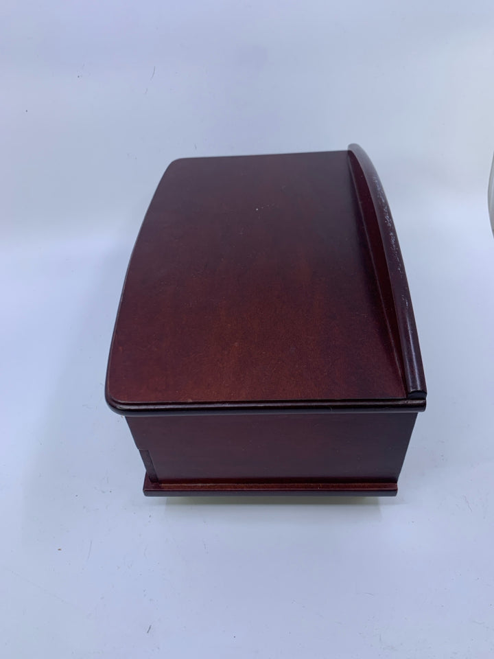 FAUX CHERRY WOOD FOOTED FLIP TOP JEWELRY BOX W/ 1 DRAWER.