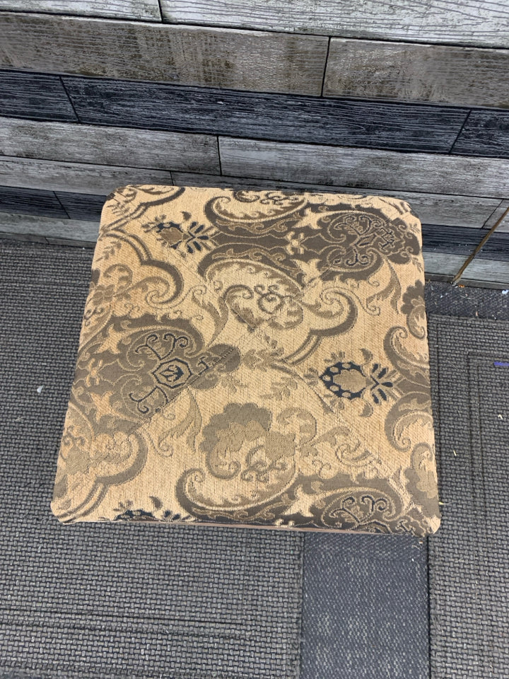 "V" BASE UPHOLSTERED PAISLEY FOOT REST.