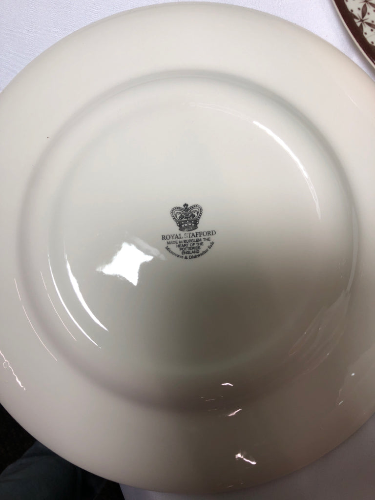 8PC FOX PATTERN DINNER SET- 4 LUNCH PLATES, 4 DINNER PLATES.