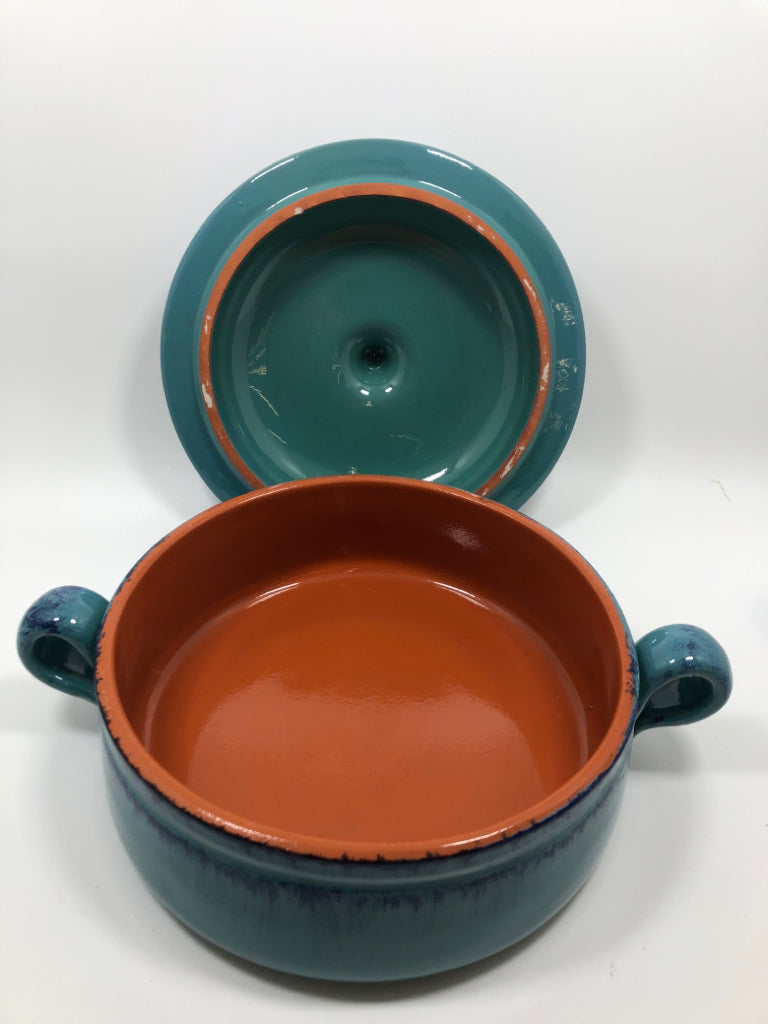 DE SILVA BLUE GLAZED TERRA COTTA COVERED CASSEROLE DISH.