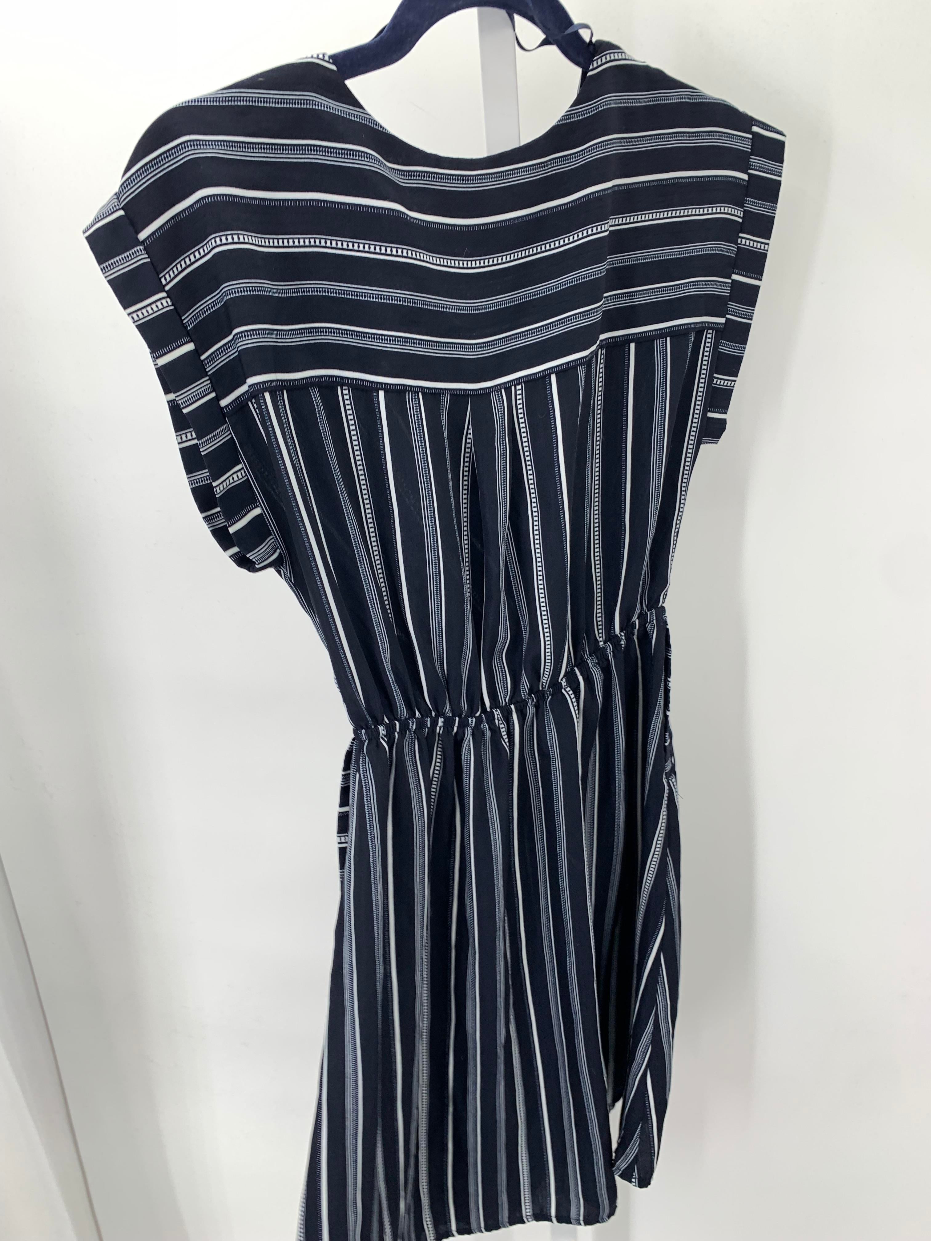 monteau Size Medium Juniors Short Sleeve Dress