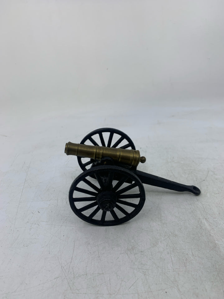 METAL MOVABLE CANNON.