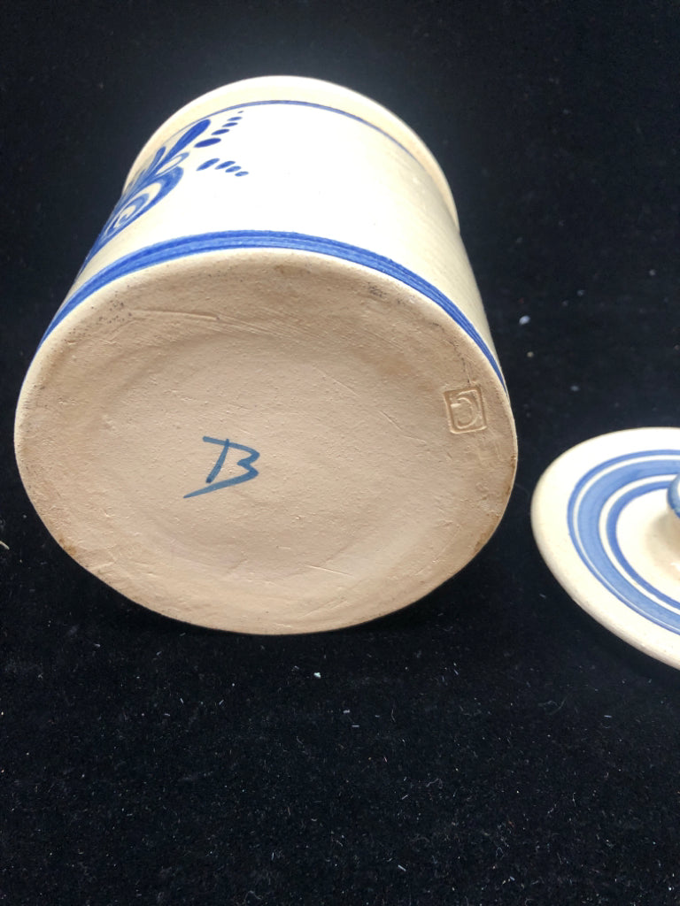VTG CREAM POTTERY BLUE FLORAL CROCK.