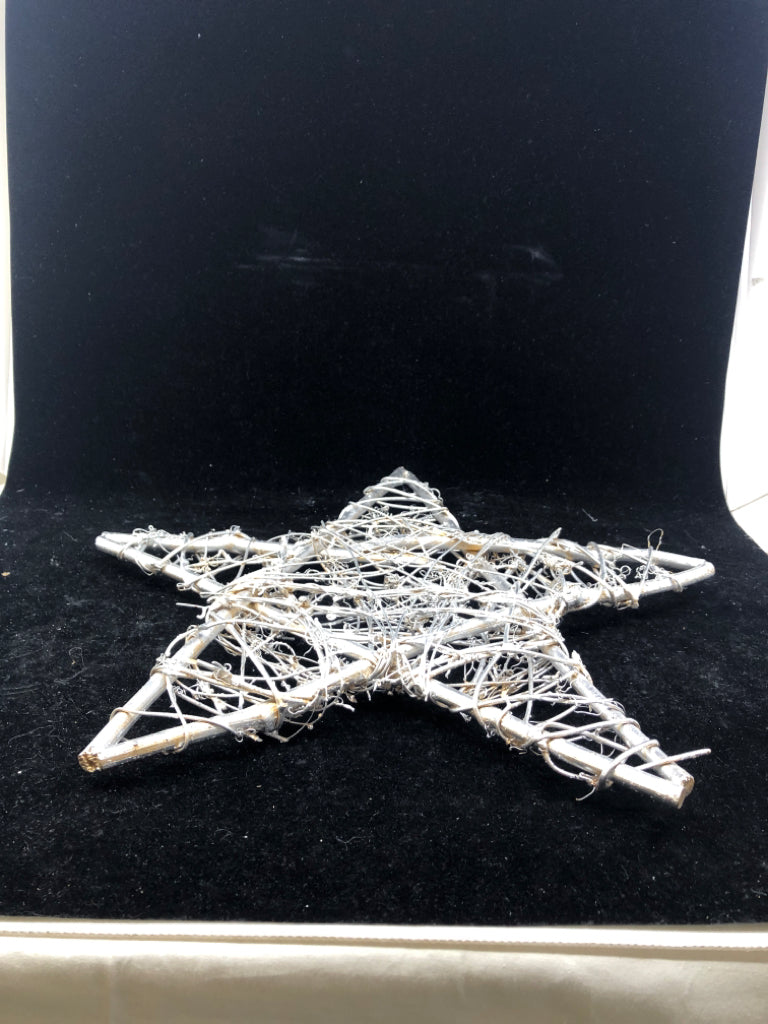 SILVER WICKER STAR.