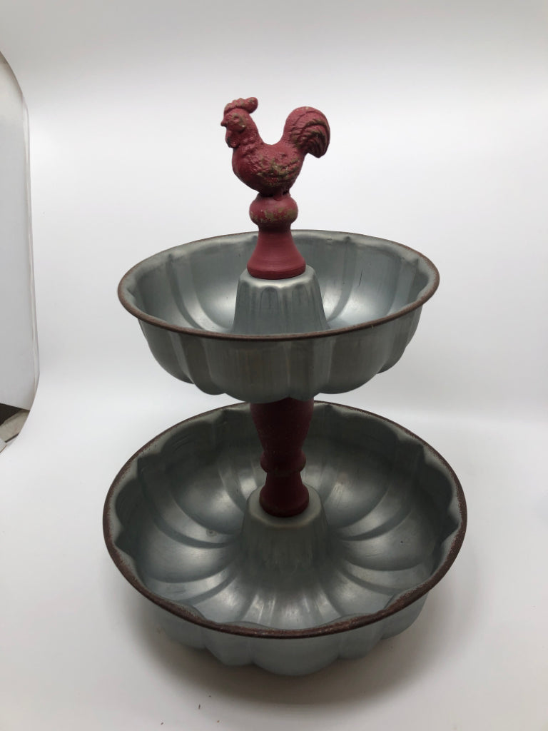 2-TIER ROOSTER BUNDT PAN DISPLAY.