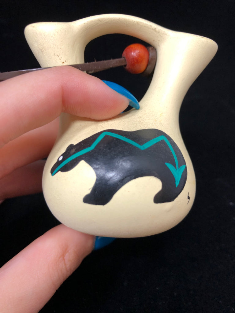 VTG NATIVE AMERICAN SMALL BEAR VASE.