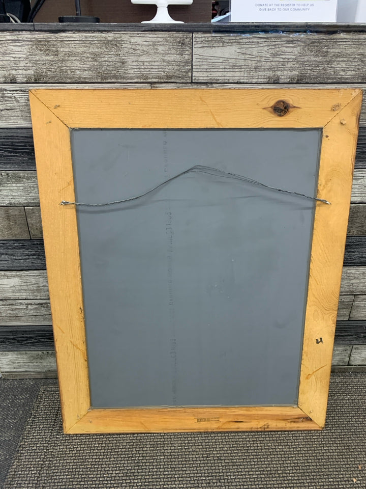 WOOD PAINTED GOLD MIRROR.