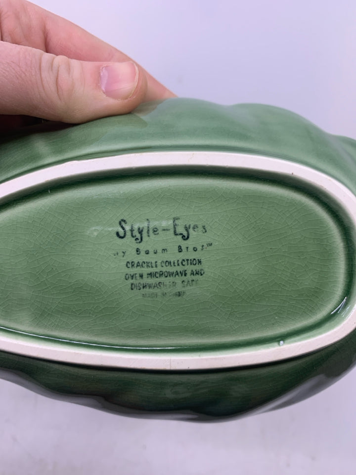 GREEN LEAF SHAPED CATCH ALL.