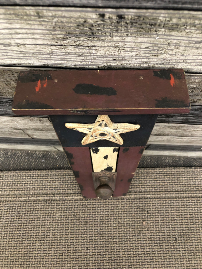 PRIMITIVE AMERICANA DOOR DECOR.