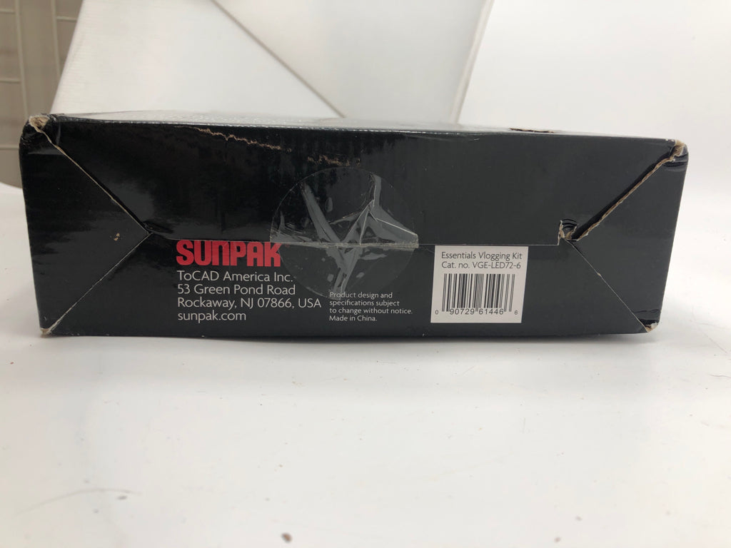 NIB SUNPAK ESSENTIALS VLOGGING KIT.
