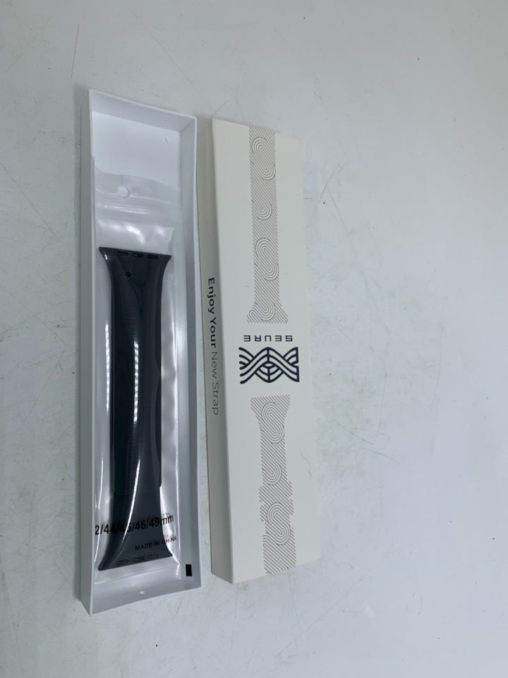 NIB BLACK RUBBER WATCH STRAP.